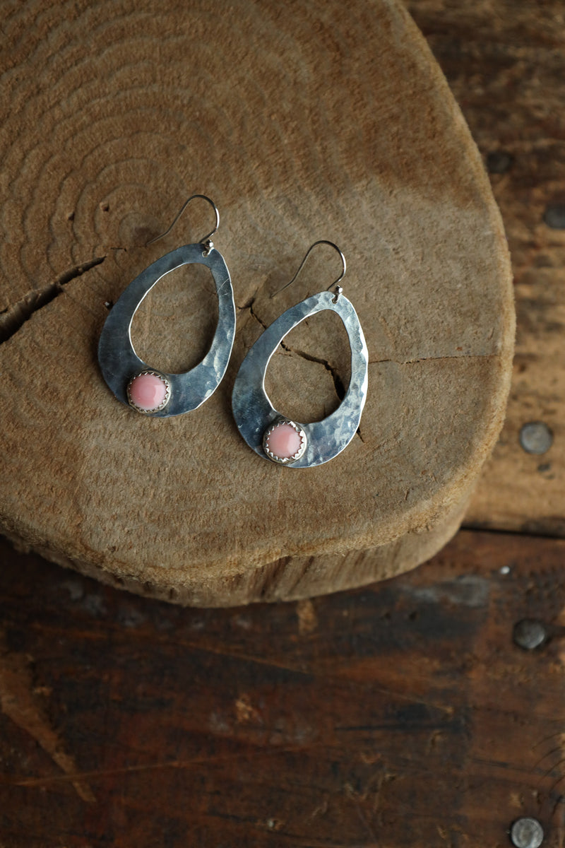 Richard Schmidt Pink Conch Round Cutout Pear Earring