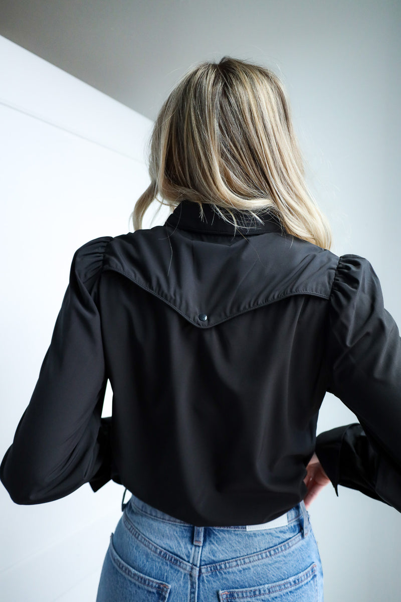 HOWDY HANNY BLACK WATER WICKING PUFF SLEEVE PEARL SNAP