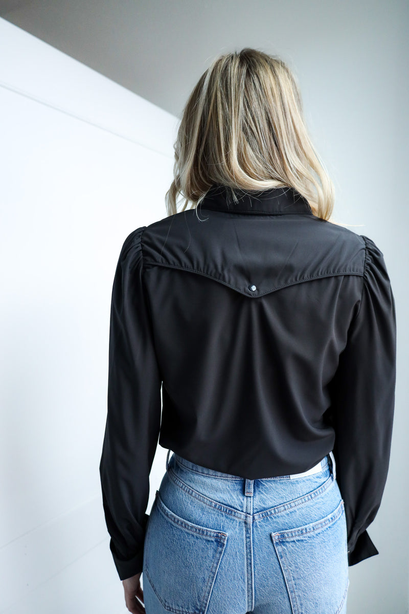 HOWDY HANNY BLACK WATER WICKING PUFF SLEEVE PEARL SNAP