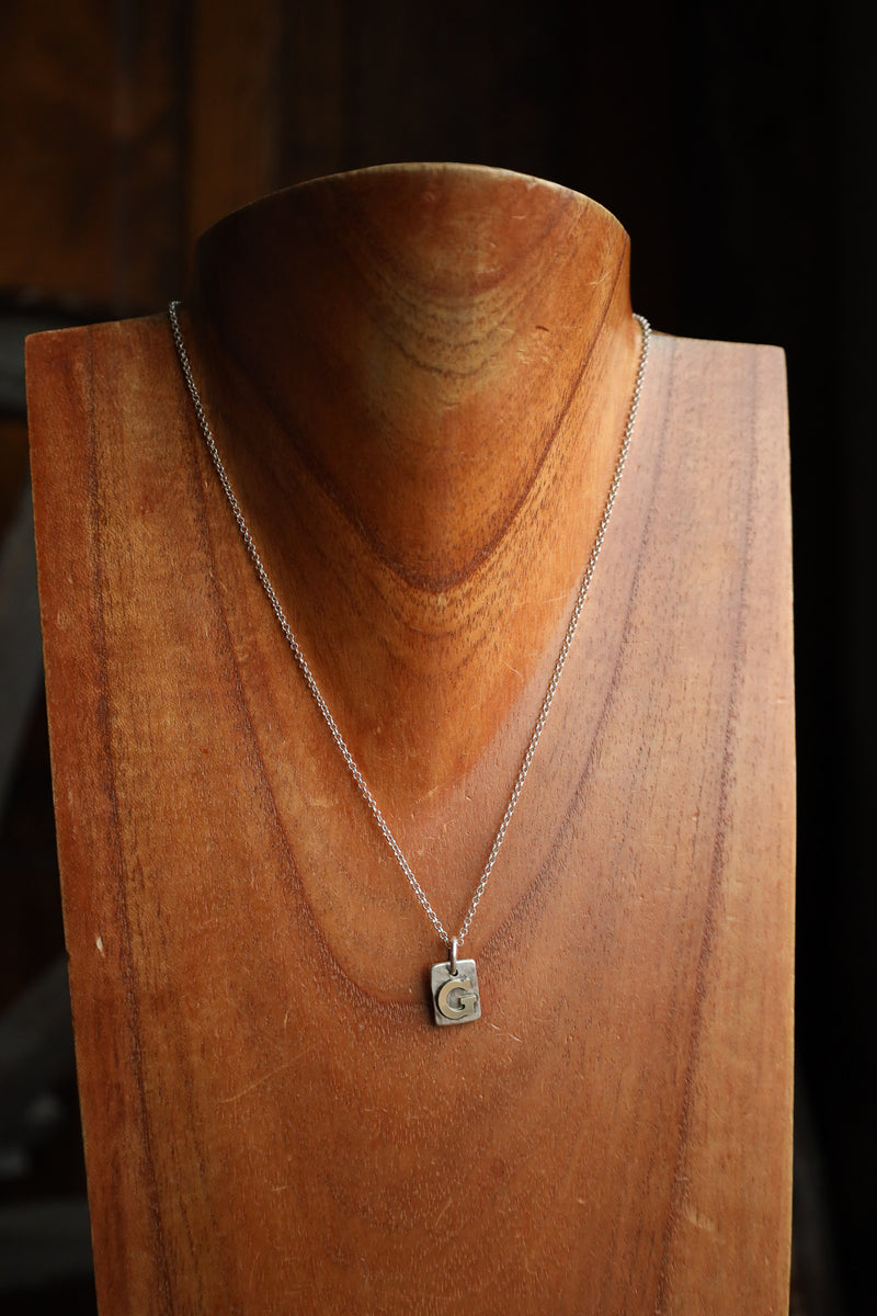 Richard Schmidt 18" Gold G Initial Necklace