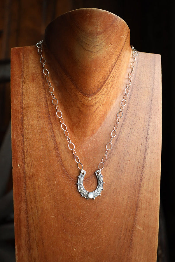 Richard Schmidt Horseshoe Mother Of Pearl Round On Chain Necklace