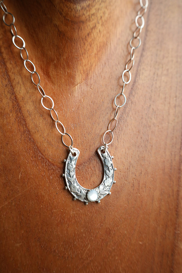 Richard Schmidt Horseshoe Mother Of Pearl Round On Chain Necklace