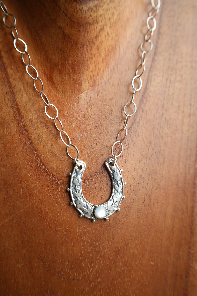 Richard Schmidt Horseshoe Mother Of Pearl Round On Chain Necklace