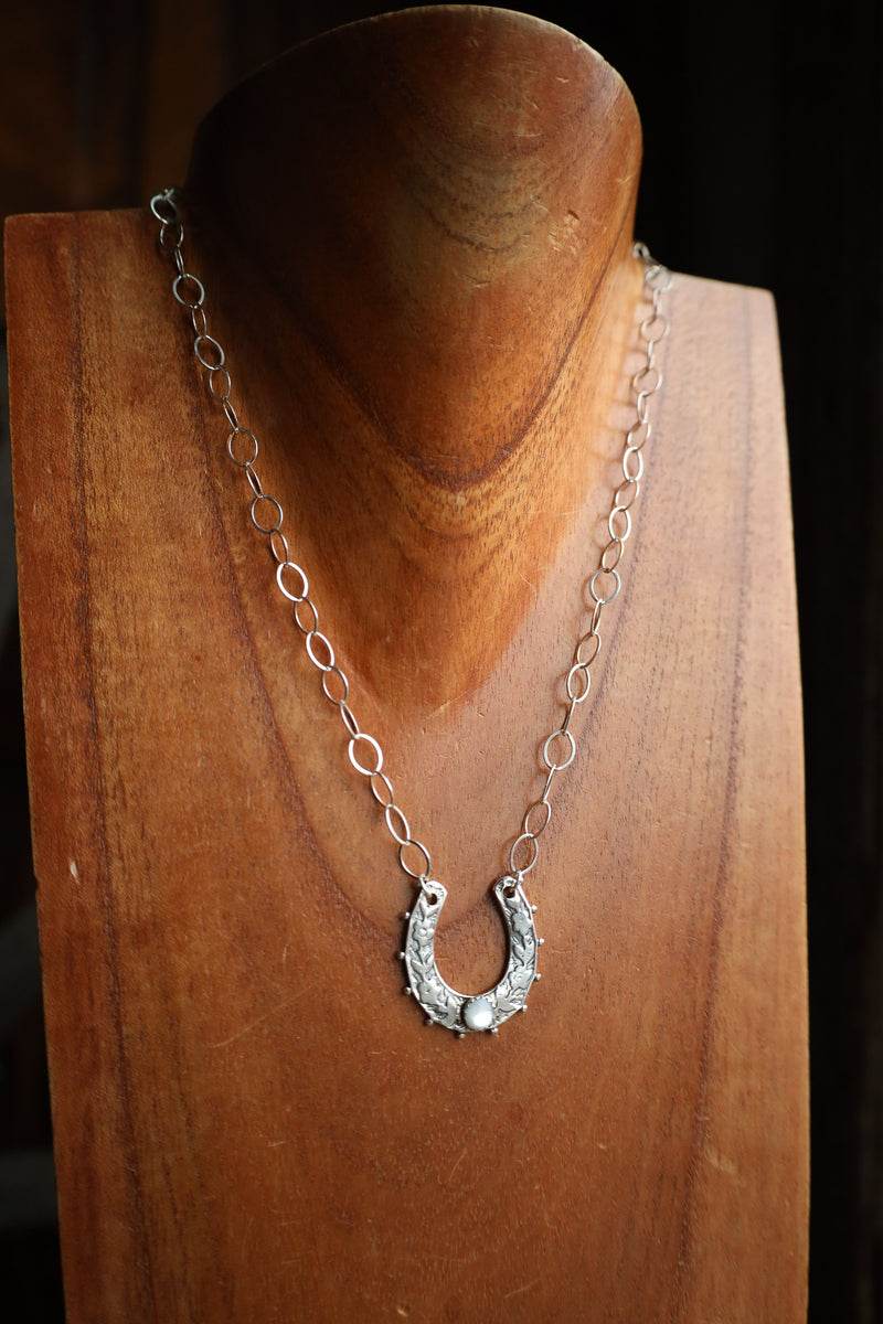 Richard Schmidt Horseshoe Mother Of Pearl Round On Chain Necklace