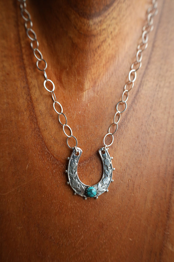 Richard Schmidt Horseshoe With 1 Turquoise Link Chain Necklace