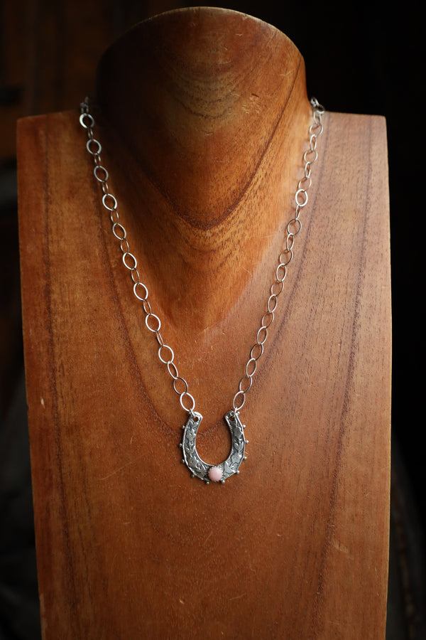 Richard Schmidt Horseshoe 1 Pink Conch Round Necklace