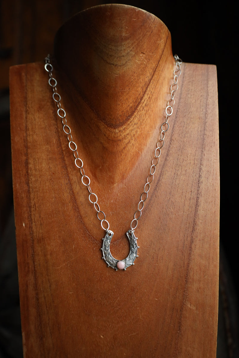 Richard Schmidt Horseshoe 1 Pink Conch Round Necklace