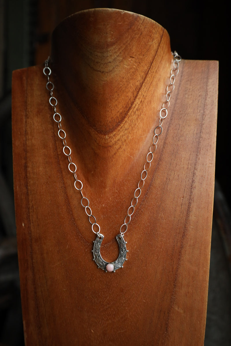 Richard Schmidt Horseshoe 1 Pink Conch Round Necklace