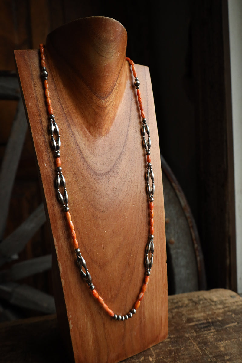 Richard Schmidt 32" Spiny Oyster Barrels Tapered Navajo Pearls Necklace