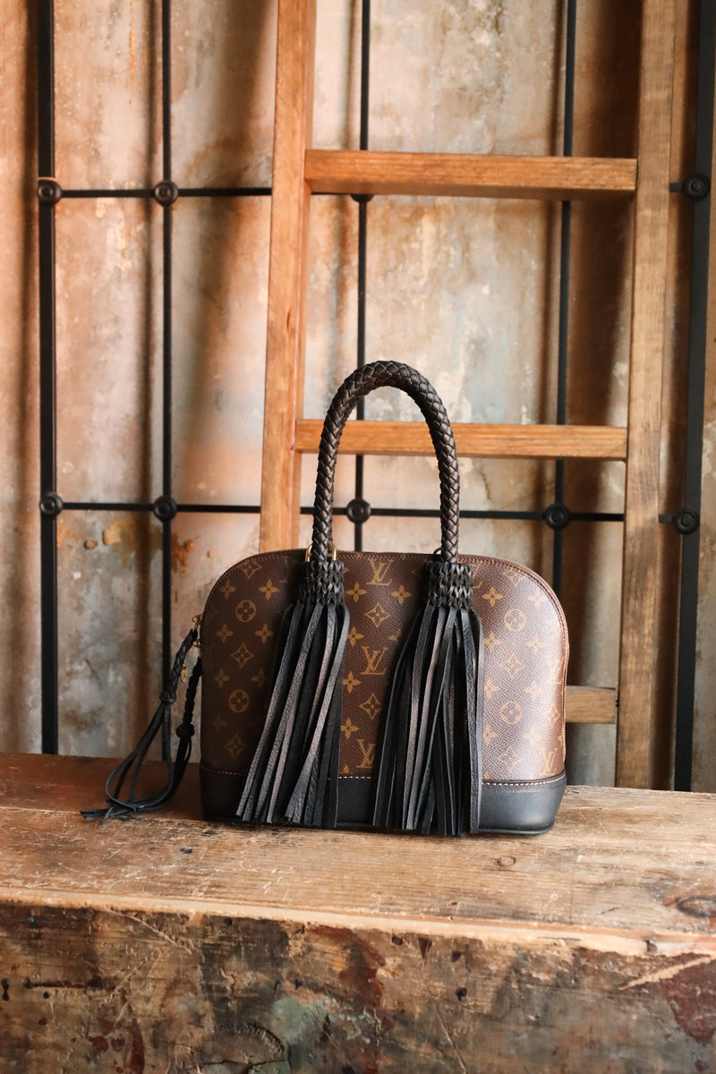 LEATHER AND VODKA ALMA PM NOIR HANDBAG