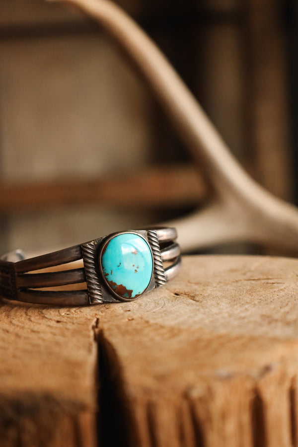 TURQUOISE AND BROWN 2 ARROWS STAMPED CUFF