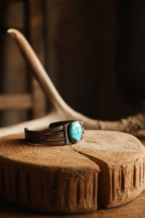 TURQUOISE AND BROWN 2 ARROWS STAMPED CUFF