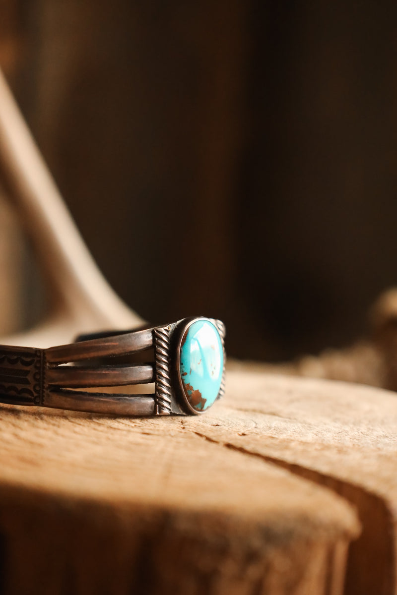 TURQUOISE AND BROWN 2 ARROWS STAMPED CUFF