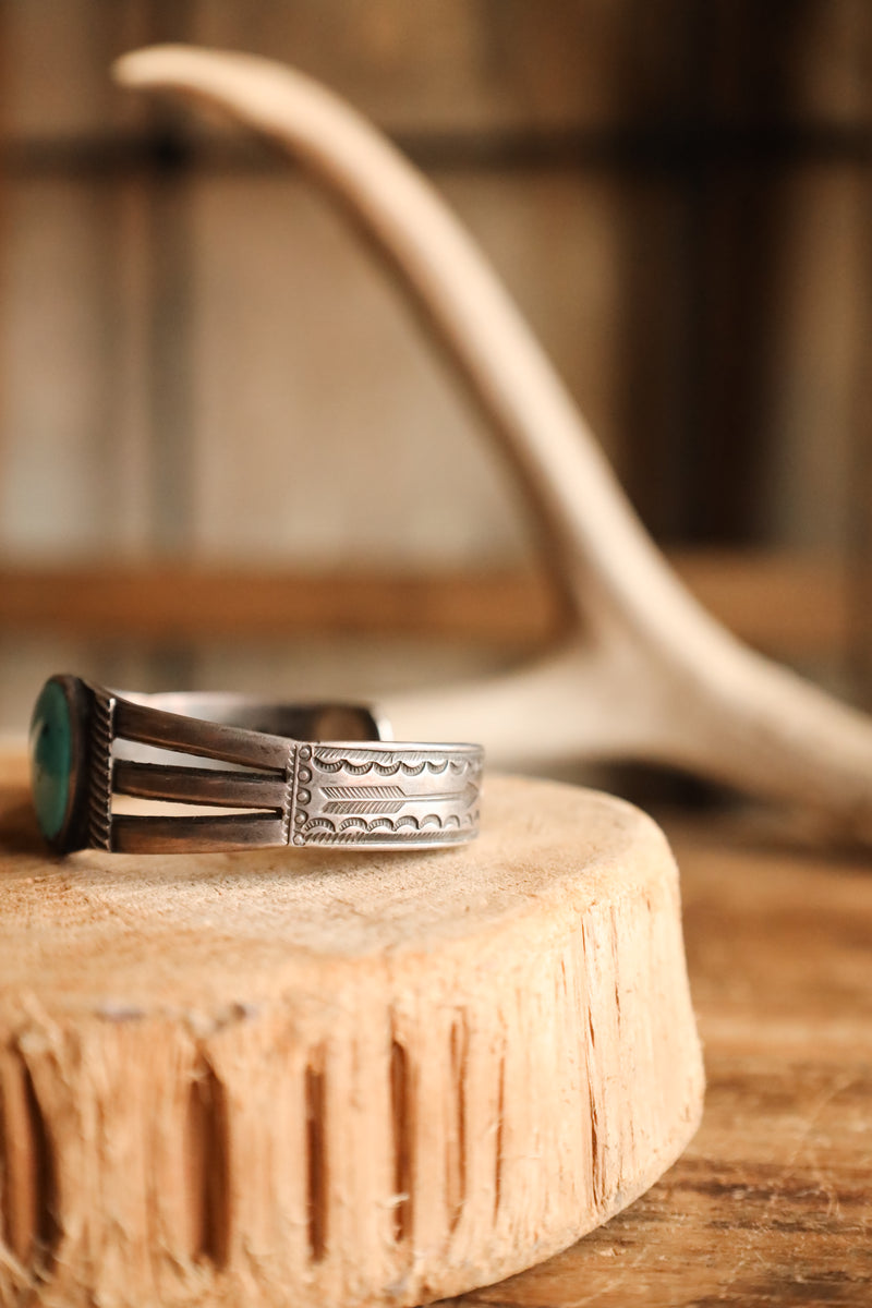 TURQUOISE AND BROWN 2 ARROWS STAMPED CUFF