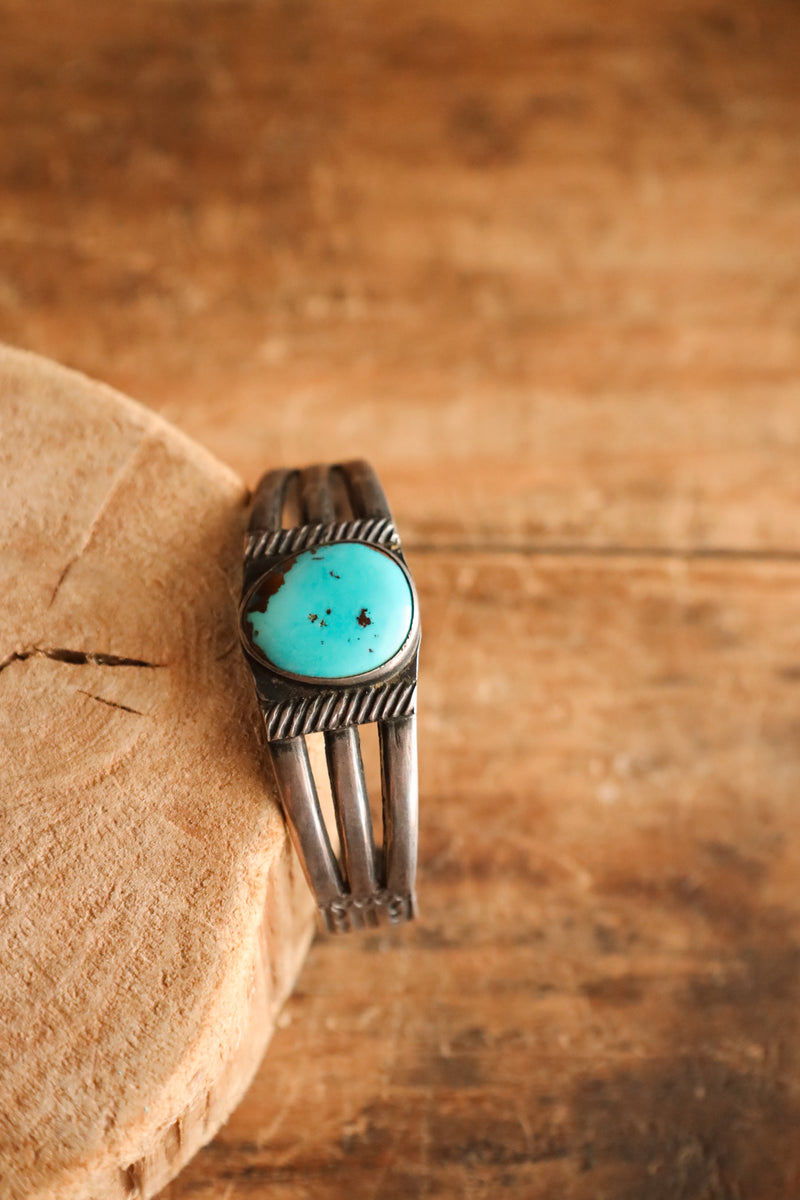 TURQUOISE AND BROWN 2 ARROWS STAMPED CUFF