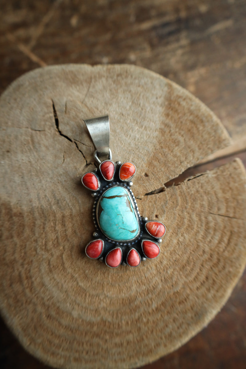 7 Spiny Oyster With 1 Large Turquoise By Shells Pendant