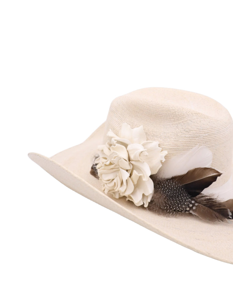DONNA MARIE WHITE LEATHER ROSE WHITE BAND HAT