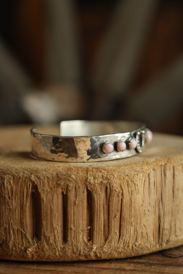 Richard Schmidt Horseshoe 6 Pink Conch Dots Cuff 
