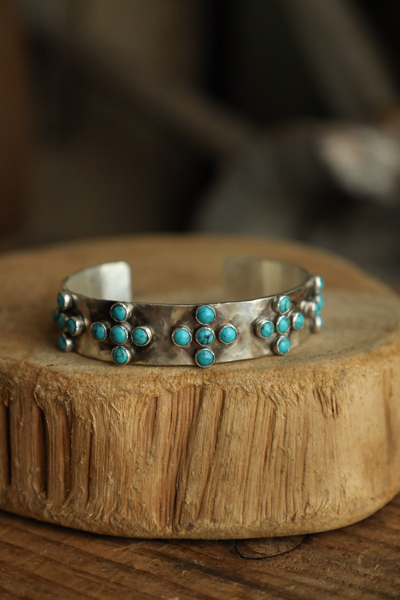 Richard Schmidt 12MM 25 Turquoise Dots- Cluster 5 Cuff