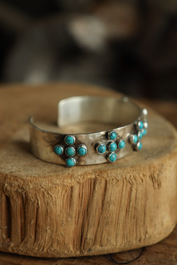 Richard Schmidt 12MM 25 Turquoise Dots- Cluster 5 Cuff