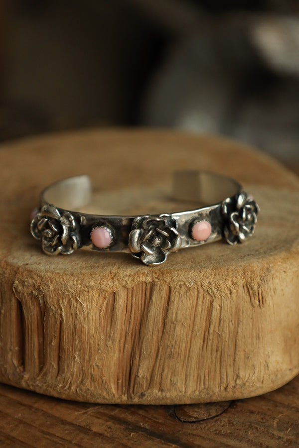 Richard Schmidt 4 Pink Conch Rounds 3 Flowers 10MM Cuff 