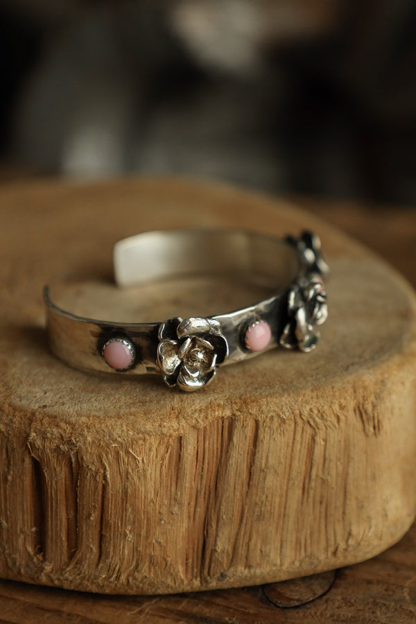 Richard Schmidt 4 Pink Conch Rounds 3 Flowers 10MM Cuff 