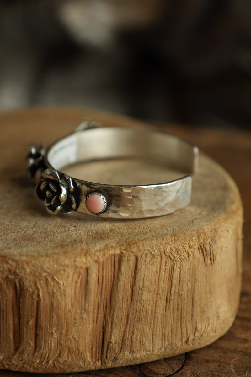 Richard Schmidt 4 Pink Conch Rounds 3 Flowers 10MM Cuff 