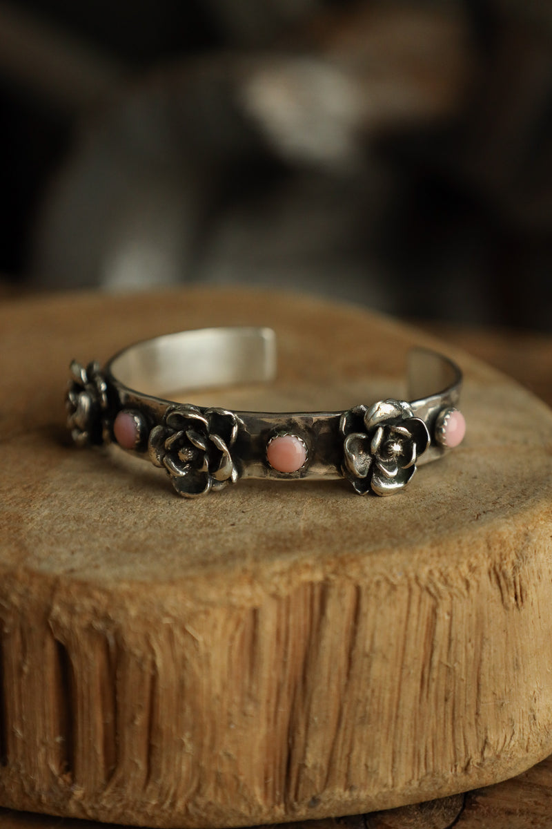 Richard Schmidt 4 Pink Conch Rounds 3 Flowers 10MM Cuff 