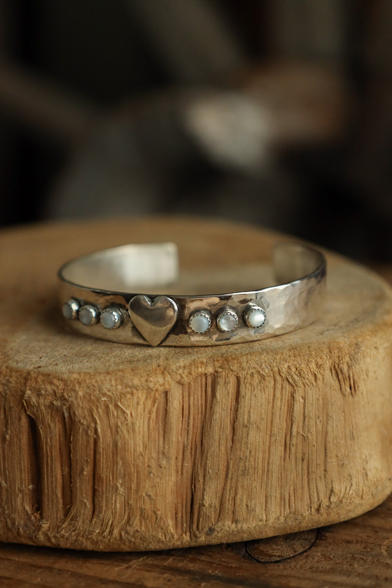 Richard Schmidt Heart 6 Mother Of Pearl Dots- Row 10MM Cuff