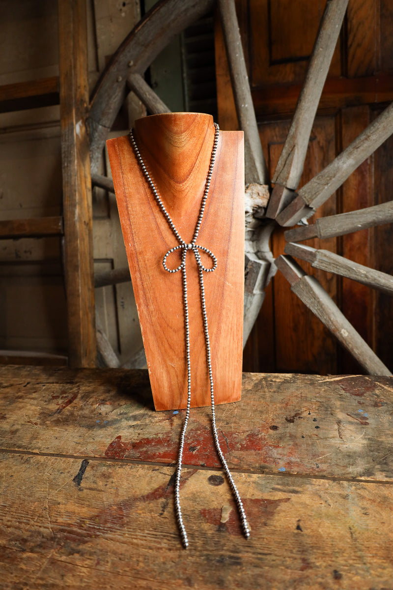 26" Navajo Pearl Bow With Tails Necklace