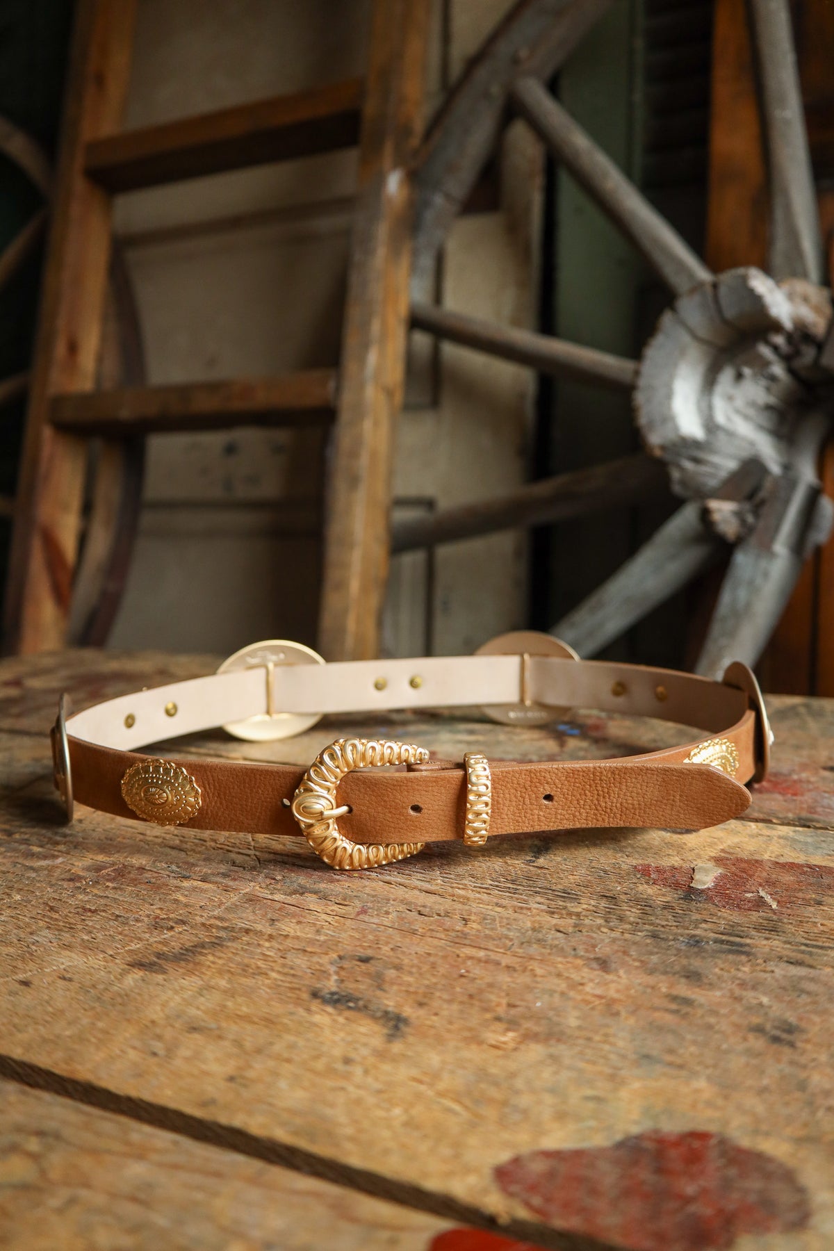 Vtg DKNY Belt Womens Tan Leather Gold‎ Tone Concho Southwest Cowboy 90s 34\