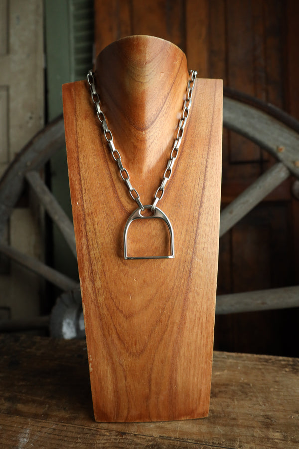 V2 Designs 18" Extra Large Silver Stirrup With Links Necklace