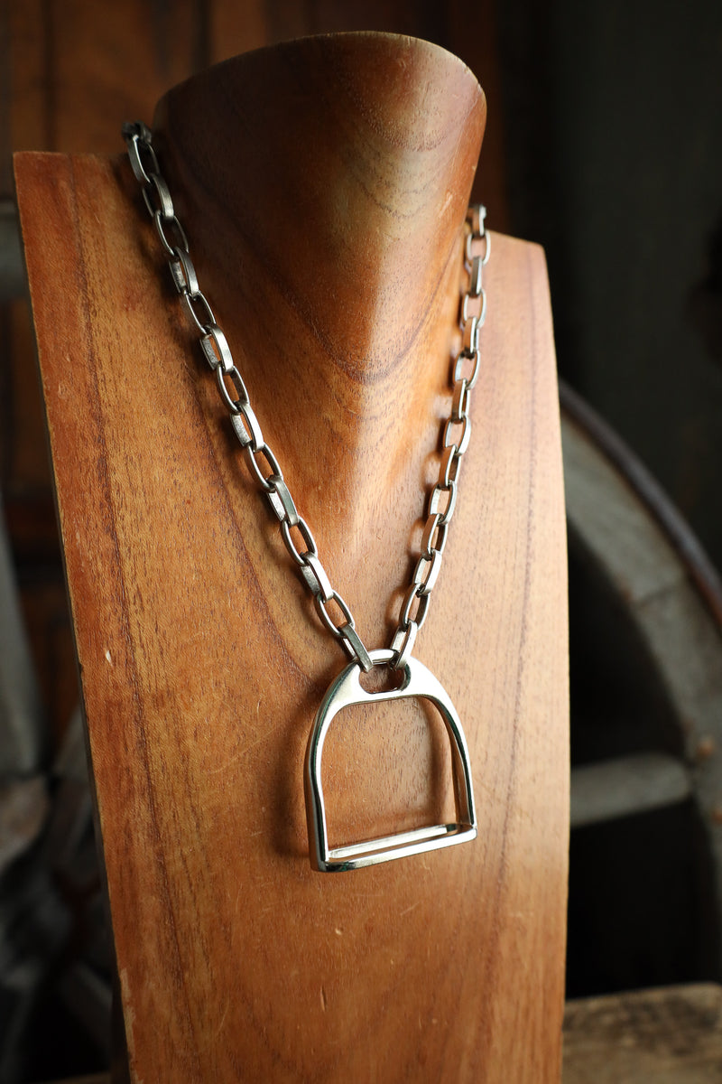 V2 Designs 18" Extra Large Silver Stirrup With Links Necklace