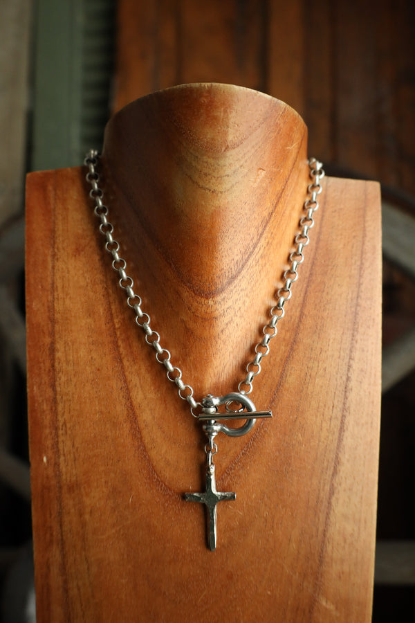 V2 Designs Small Silver Cross Shackle With Chain Necklace