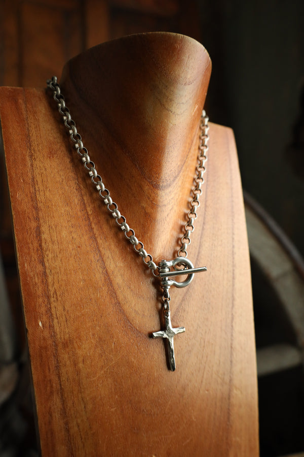 V2 Designs Small Silver Cross Shackle With Chain Necklace