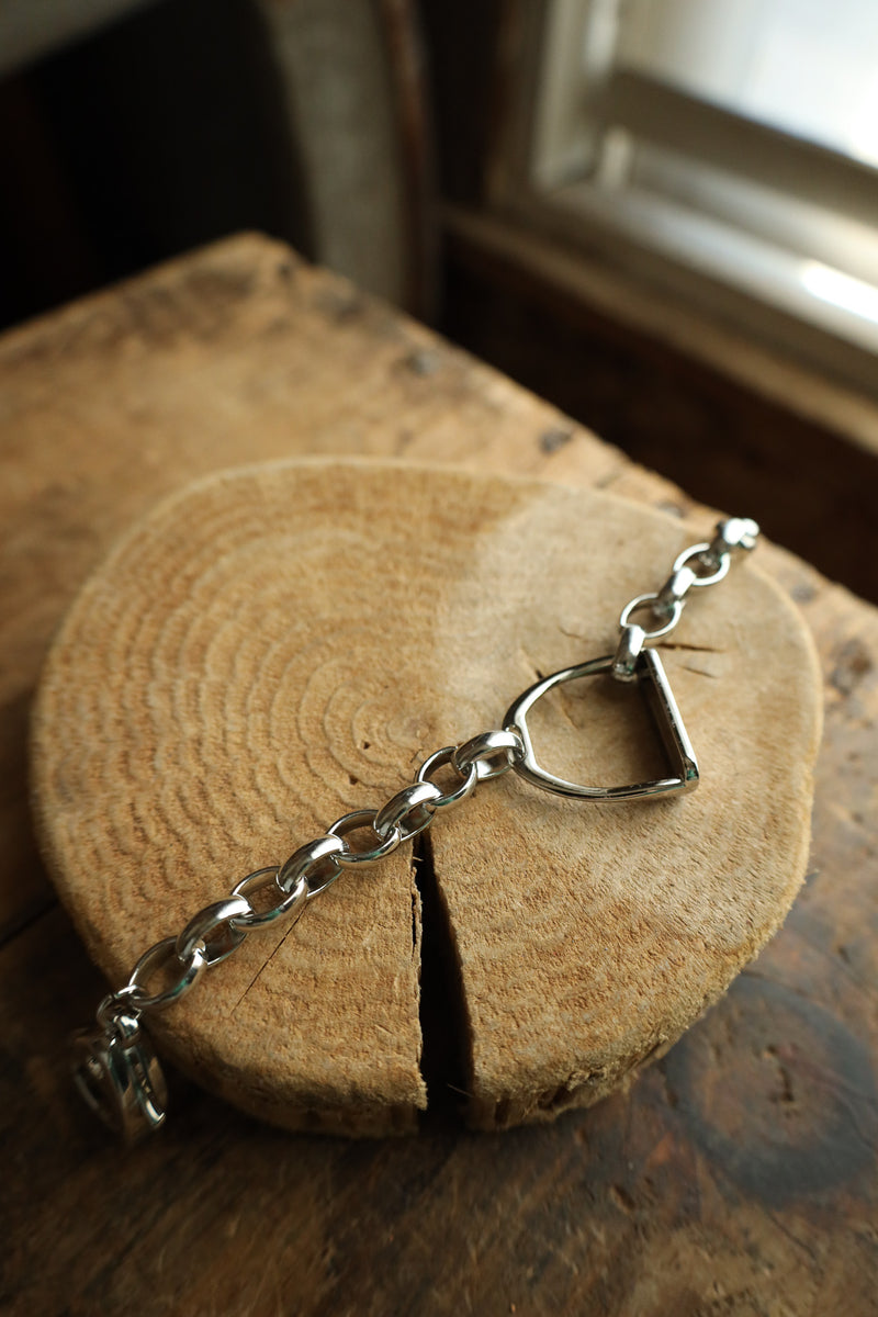 V2 Designs Medium Silver Stirrup With Links Bracelet