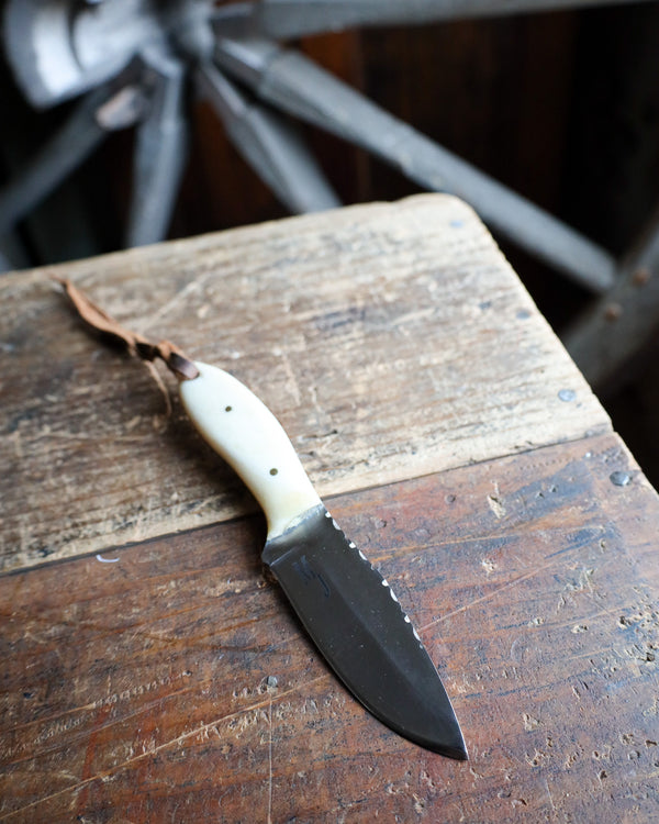 EXOTIC TEXAS KNIVES LARGE COWBOY CAMEL BONE KNIVE