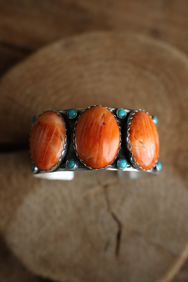 Richard Schmidt 3 Spiny Oyster Ovals 8 Turquoise Dots 1" Cuff