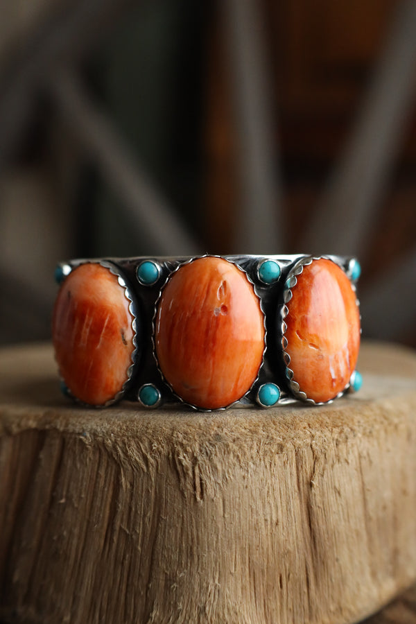 Richard Schmidt 3 Spiny Oyster Ovals 8 Turquoise Dots 1" Cuff