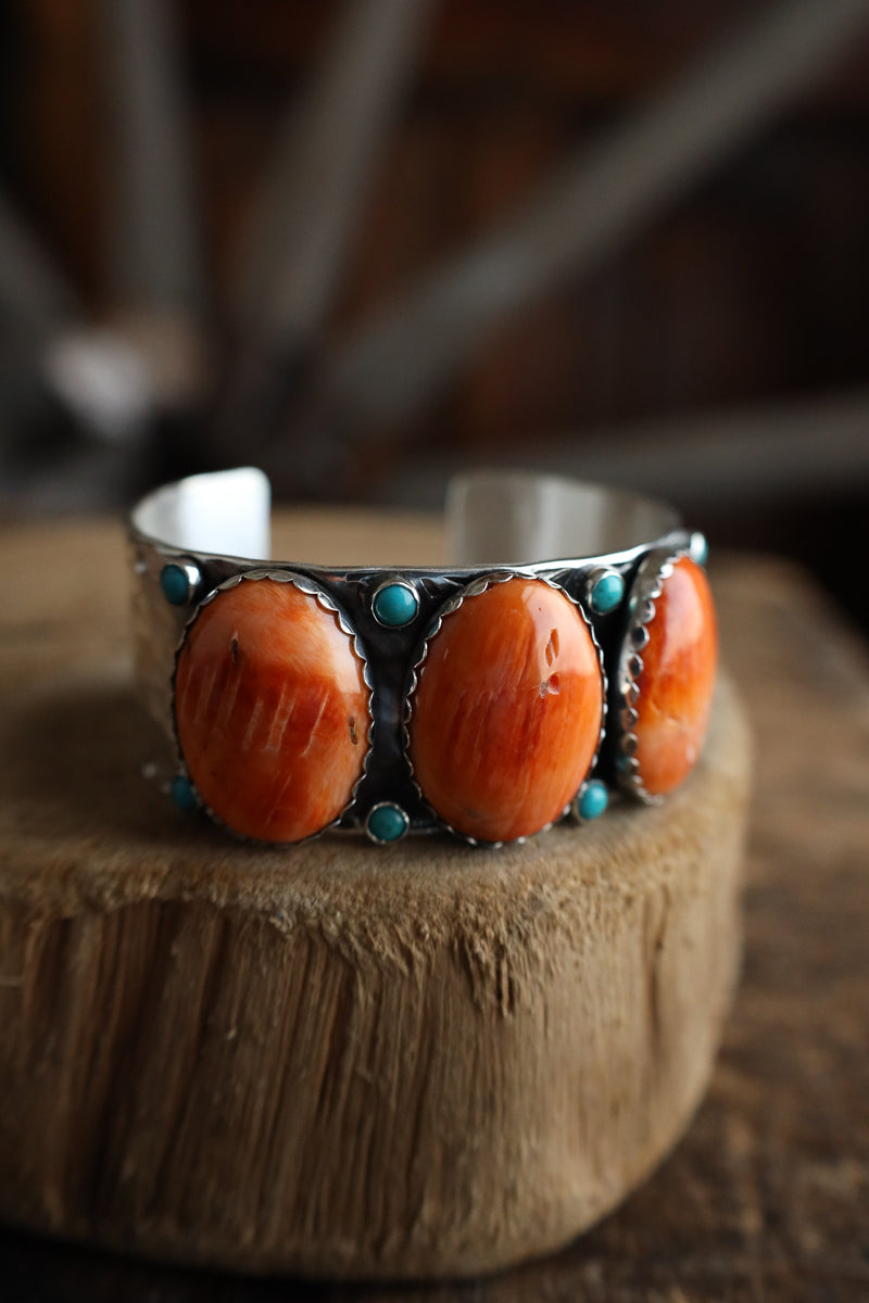 Richard Schmidt 3 Spiny Oyster Ovals 8 Turquoise Dots 1" Cuff