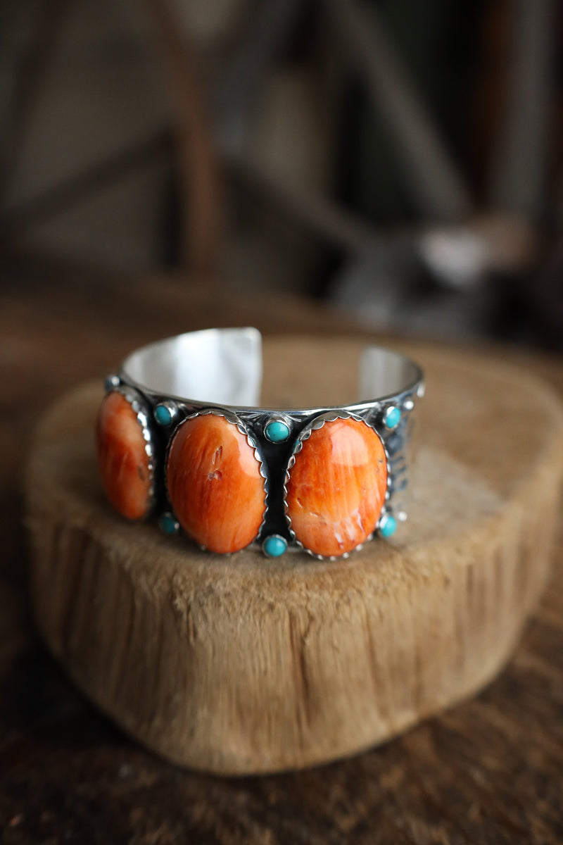 Richard Schmidt 3 Spiny Oyster Ovals 8 Turquoise Dots 1" Cuff