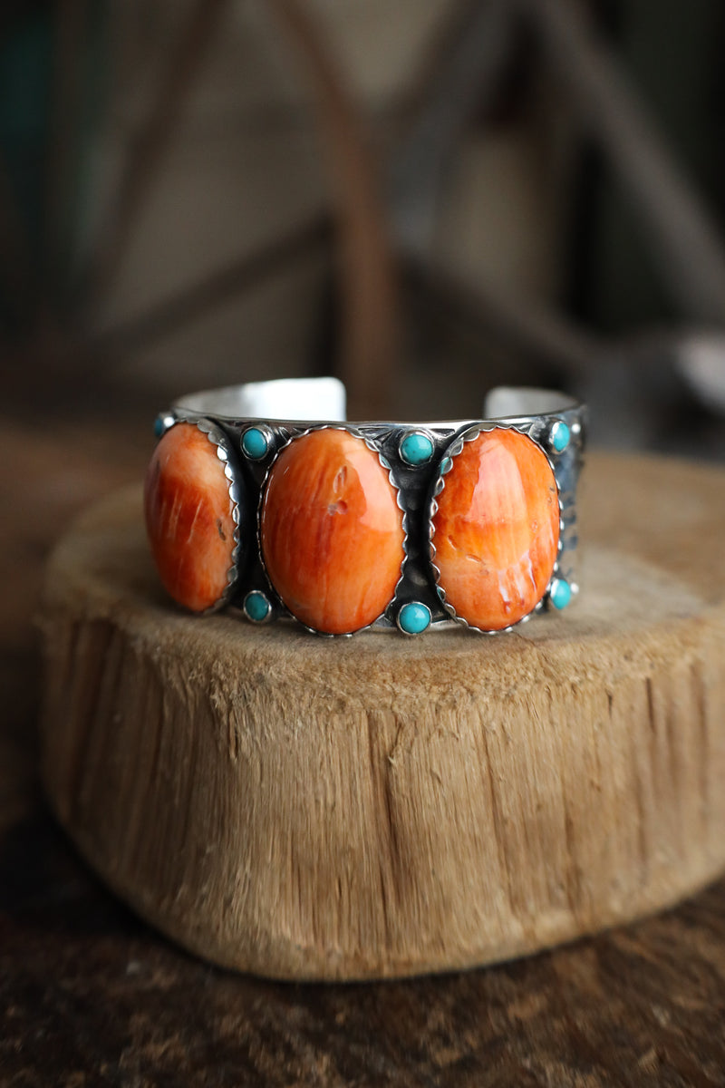 Richard Schmidt 3 Spiny Oyster Ovals 8 Turquoise Dots 1" Cuff