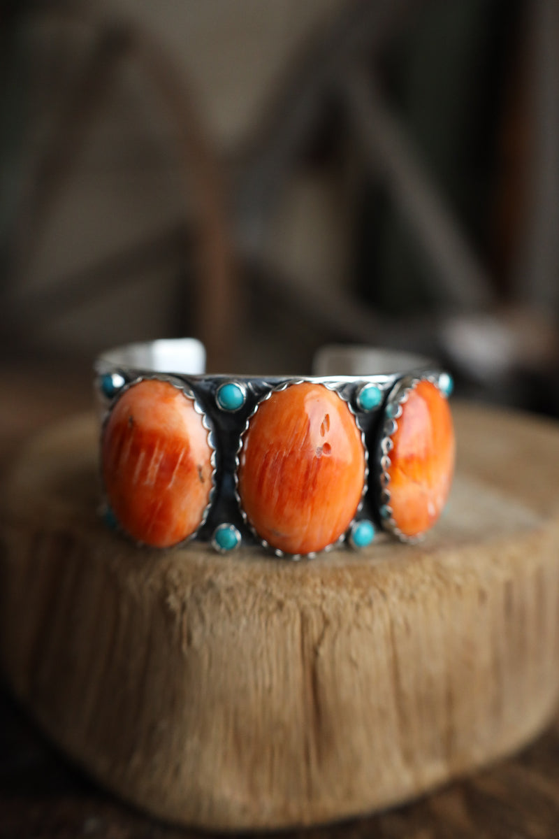 Richard Schmidt 3 Spiny Oyster Ovals 8 Turquoise Dots 1" Cuff