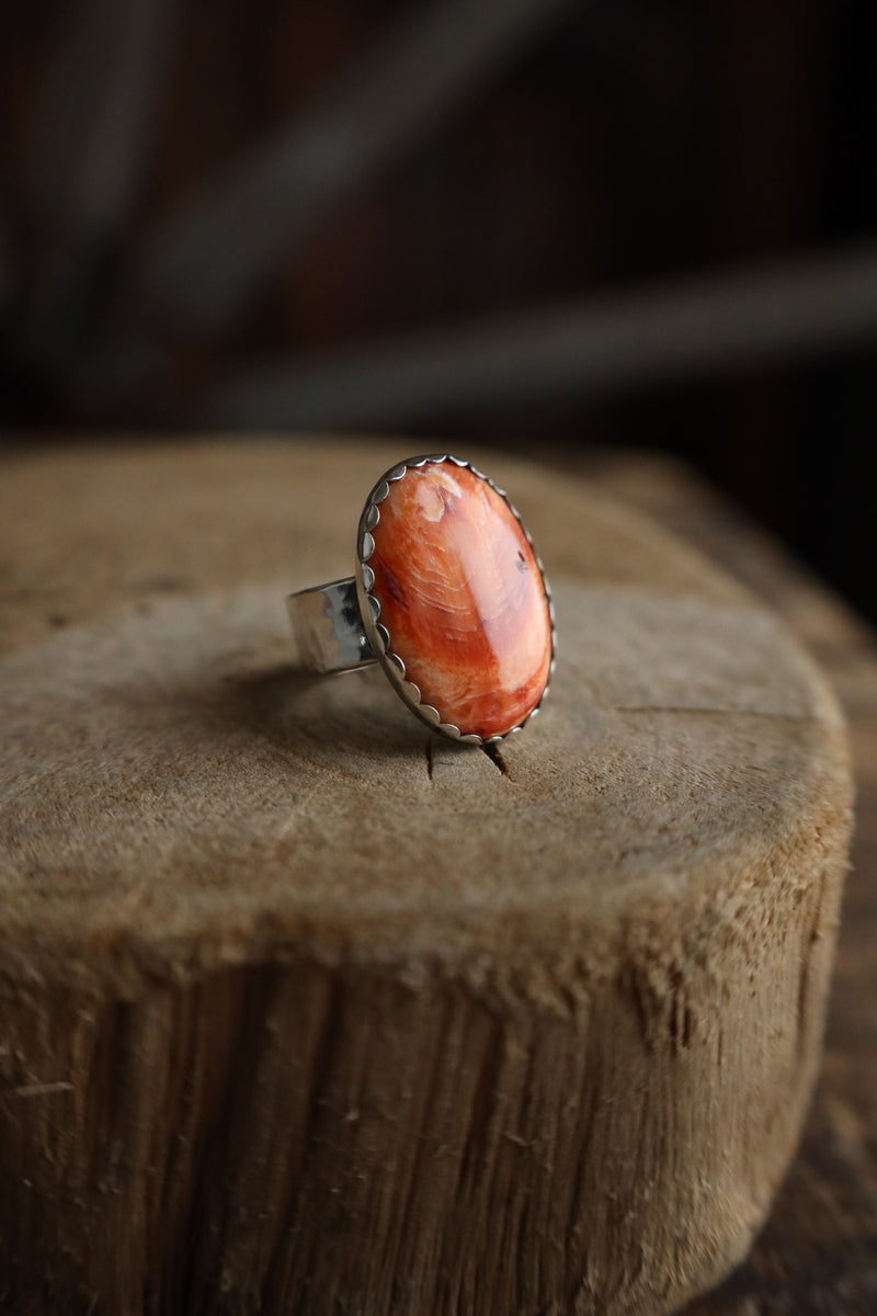 Richard Schmidt Spiny Oyster Oval 8MM Band Ring- Size 7.5