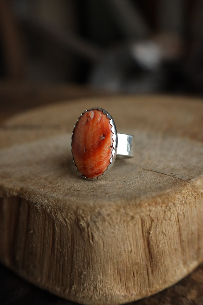Richard Schmidt Spiny Oyster Oval 8MM Band Ring- Size 7.5