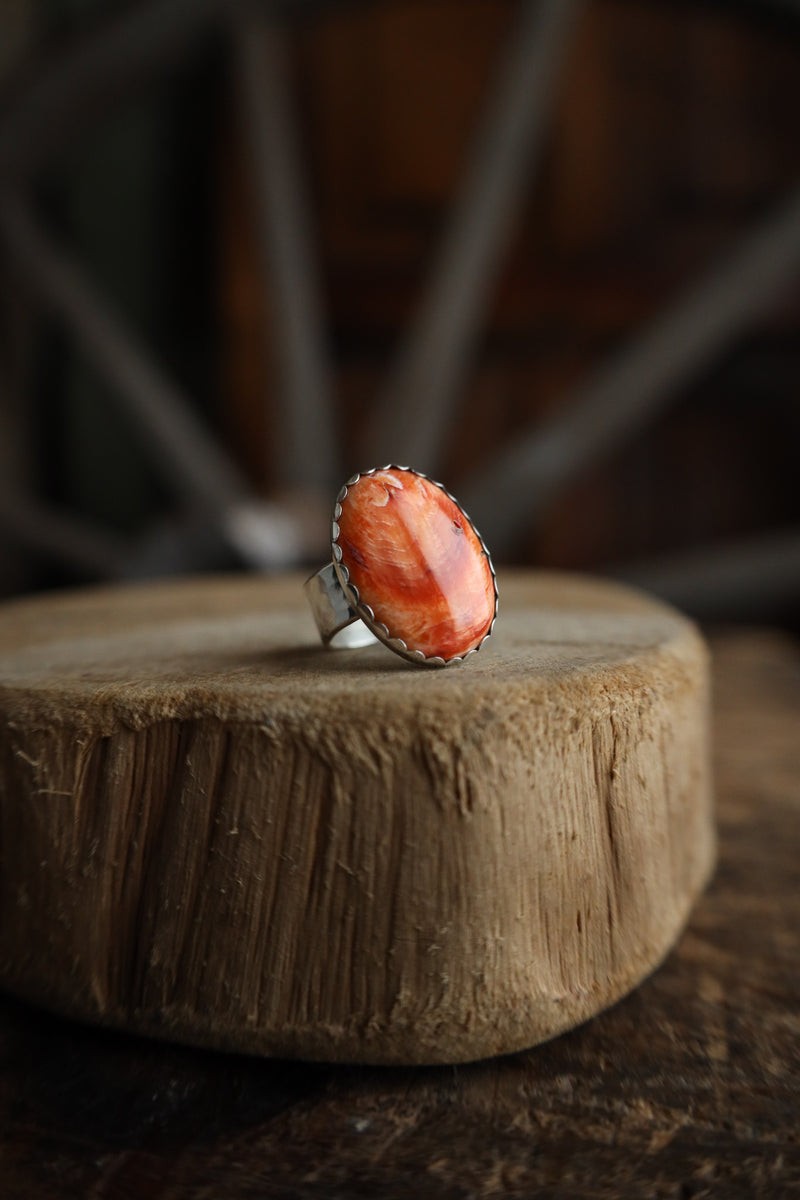 Richard Schmidt Spiny Oyster Oval 8MM Band Ring- Size 7.5