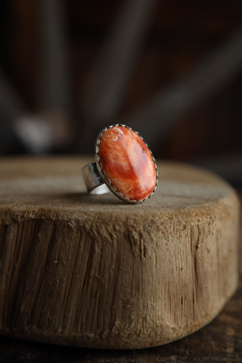 Richard Schmidt Spiny Oyster Oval 8MM Band Ring- Size 7.5