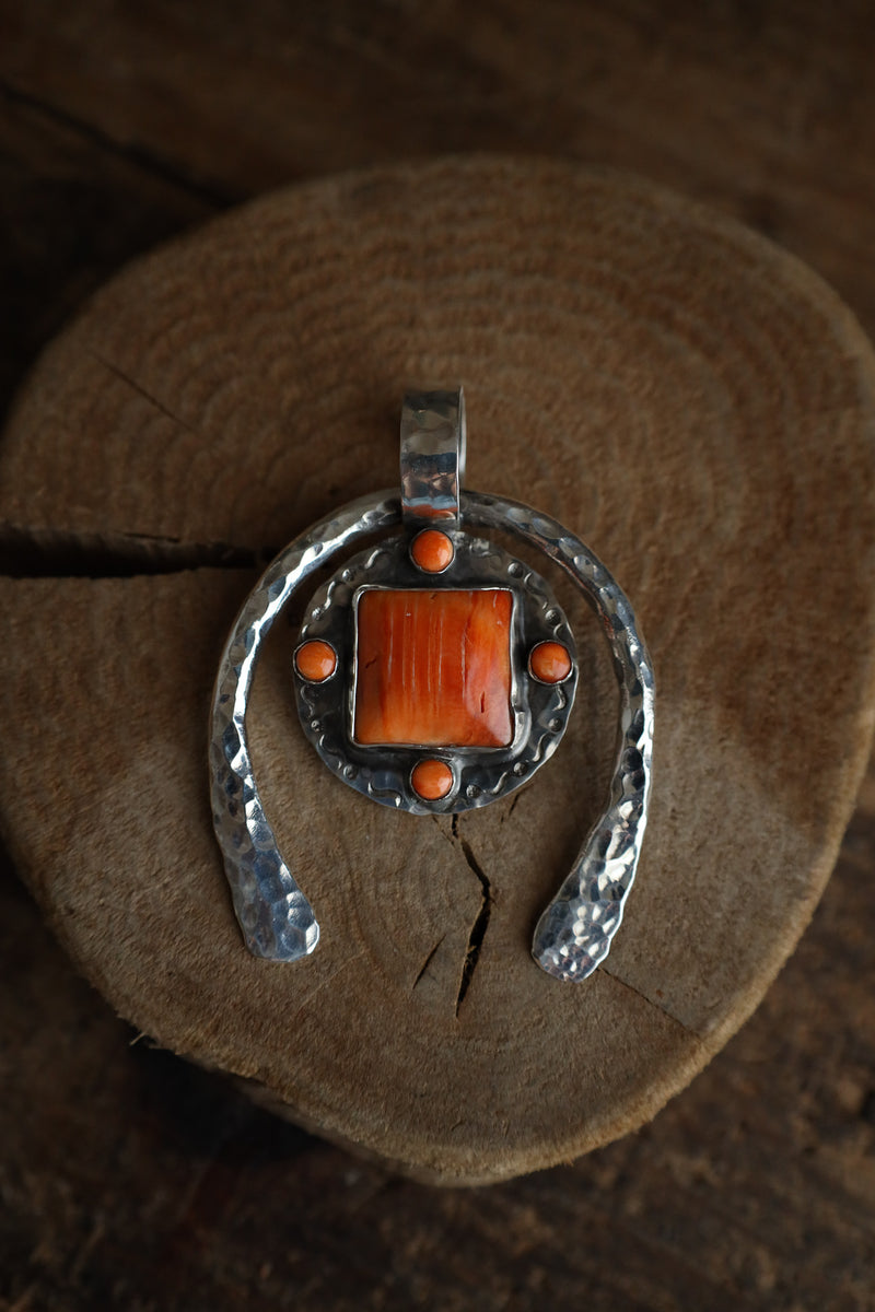 Richard Schmidt Large Naja Spiny Oyster Square 4 Rounds Pendant