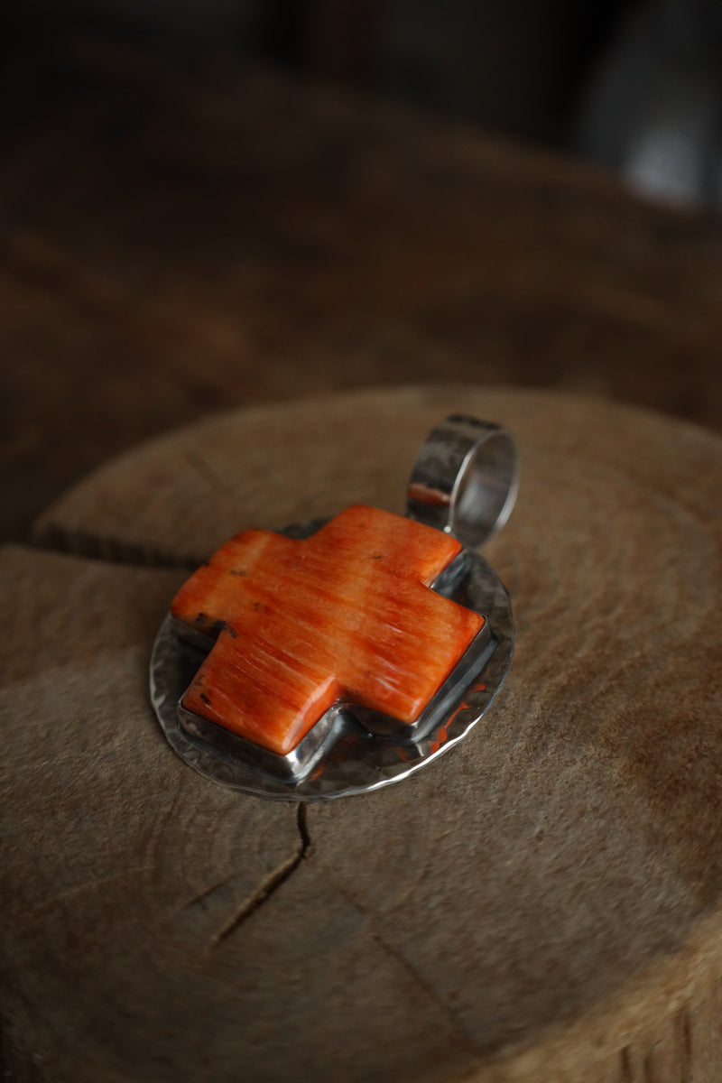 Richard Schmidt Spiny Oyster Cross Round Base Pendant