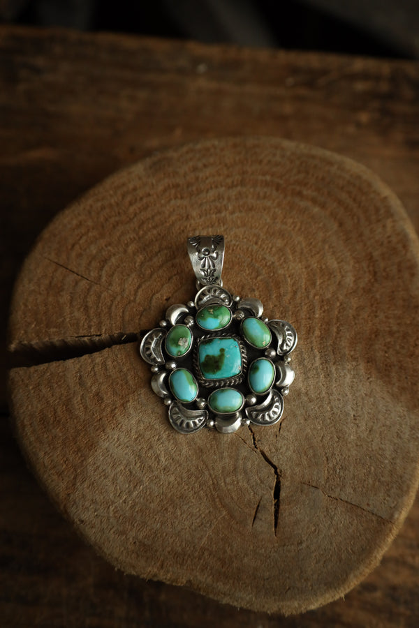 Turquoise Cluster Square Center Scallops Pendant 